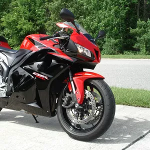красный Мотоцикл HONDA CBR 600R