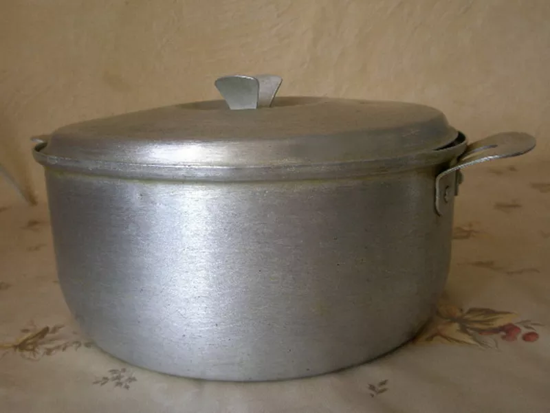 продам хлебницу и  кастрюлю 2